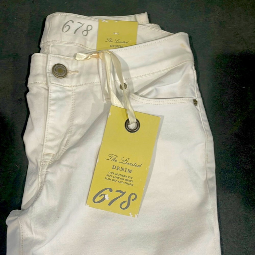 The Limited Skinny Leg Jean, NWT